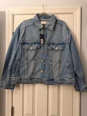 Universal Thread Women’s Light Wash Studded Denim Jacket